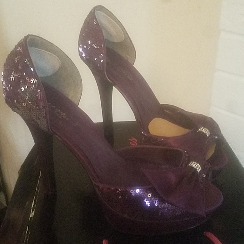 Shoes - Picture 2 of 5